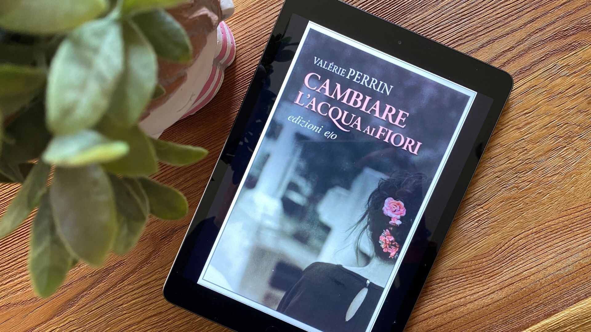 Cambiare l’acqua ai fiori